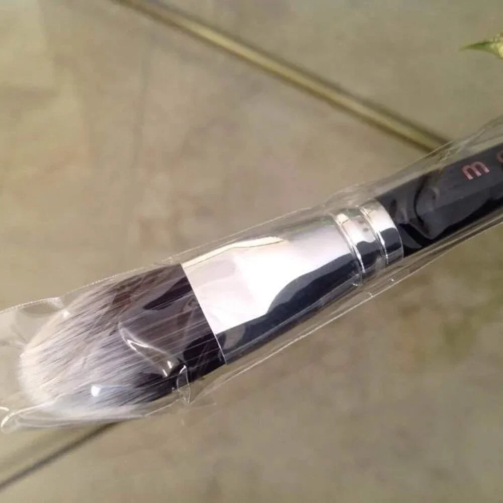 Mally Beauty Double-Ended Highlighter Brush - Brand new!